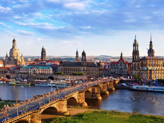 Como alugar um carro em Dresden na Alemanha